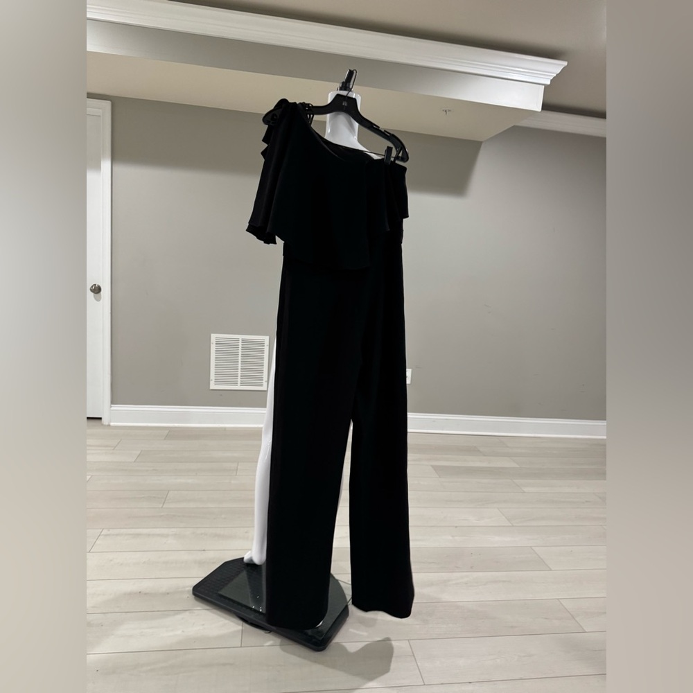 $415 Black Halo
Kallan Ruffle Jumpsuit size 8 - Picture 7 of 10